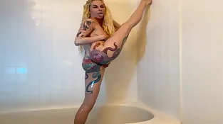 Doremi Nuxuri Full-body-naked-oily-ass-clap-and-twerk
